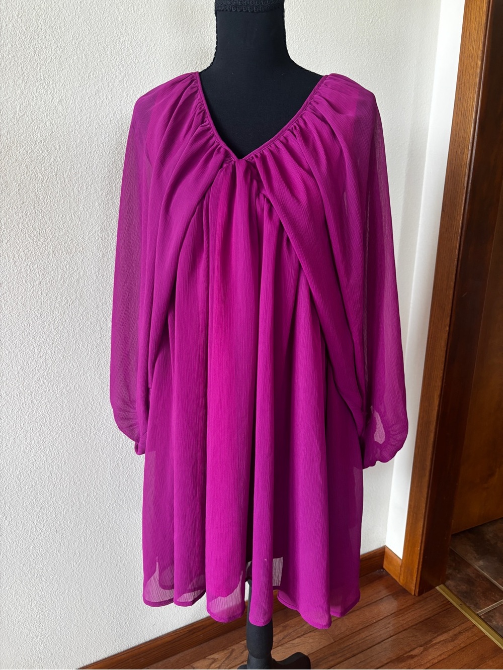 NWT Women's GILLI pink dress size Medium